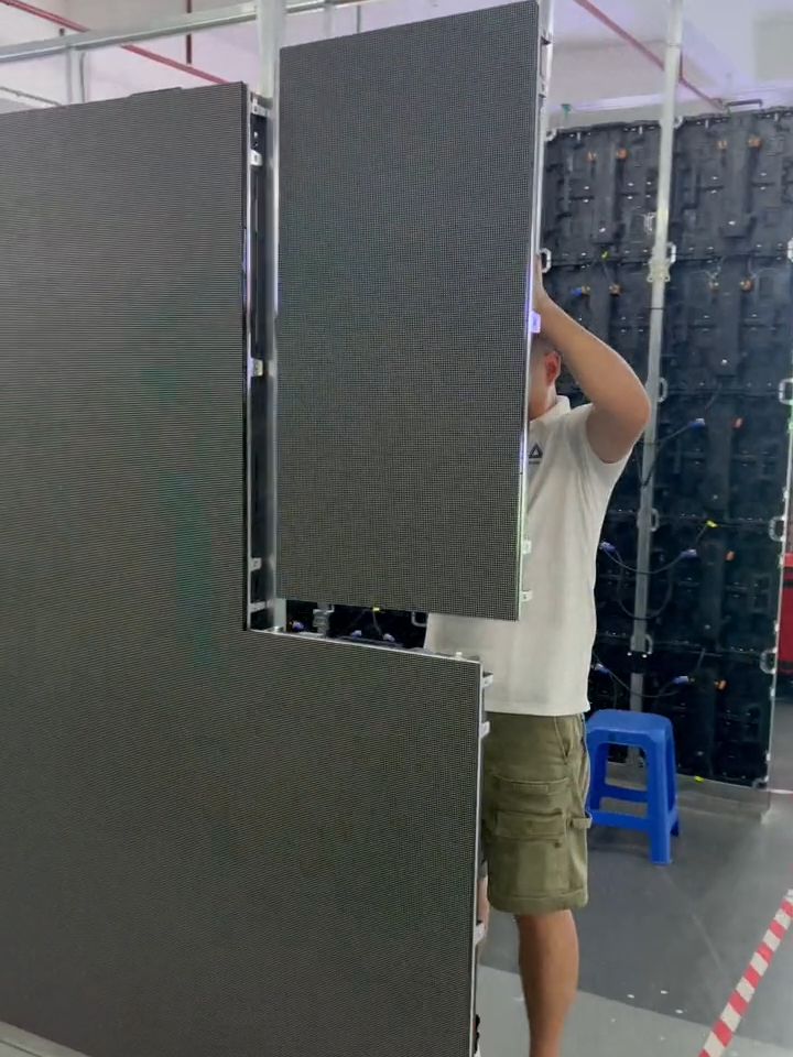 Move wherever needed, simple disassembly and assembly#Milestrong #leddisplay #rentalscreen #lease #ledscreen #ledwall