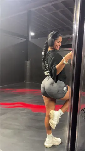 nothing beats a good leg day 🫶🏽🫶🏽