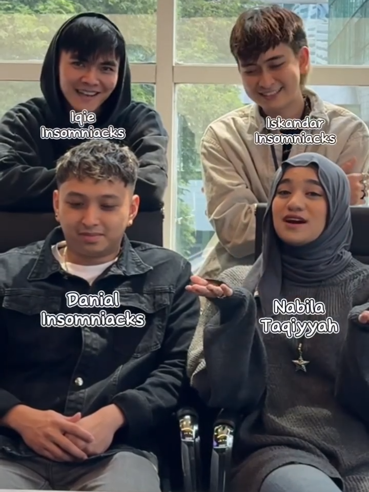 Band Insomniacks dan Nabila Taqiyyah coba jawabin curhatan netizen, nih. Mulai dari yang masih keinget mantan hingga cara tahu ciri cowok tulus. Nah, ada curhatan kamu gak di sini? #idntainment #idntimes #idntimeshype #tiktoktainment #insomniacks #nabilataqiyyah