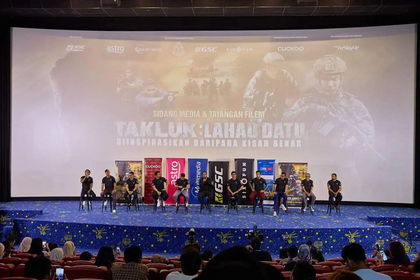 Baru saja selesai sidang media dan tayangan TAKLUK: LAHAD DATU DIINSPIRASIKAN DARIPADA KISAH BENAR 👏💥 Terima kasih kepada semua rakan media yang datang ke GSC Mid Valley Megamall 🤩 Tiket tayangan awal 16 - 18 Ogos kini dijual! 🎟️ Jom #SapotLokal Filem dan dapatkan tiket sekarang 😎  #TAKLUK #TAKLUKLAHADDATU #KisahBenarLahadDatu #MultimediaEntertainment #MultimediaFilmProductions #GSCMovies #Astro 