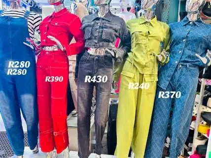 I don’t own a shop or sell,I’m a personal shopper based in Johannesburg #nono_jozi #personalshopper #smallstreetrunner #jhbrunner #sellingonline #nonopersonalshopper #treding #nonojozipersonalshopper #jozipersonalshopper 