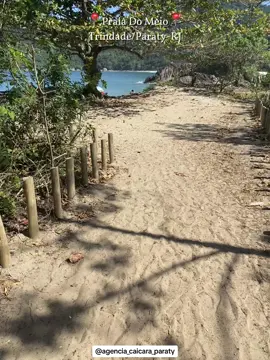 🌟Praia do meio em Trindade/Paraty-RJ🌟  🏖️praia linda com lindas vistas da natureza e tivemos a sorte de aparecer uma tartaruga no momento em que estávamos filmando… 🏝️Essa foi uma das praias de trindades , temos mais algumas opções para vocês como conhecerem como: Praia do cepilho(muito conhecida pelo surf), Praia do rancho Praia do cachadaço e a nossa querida piscina natural e algumas cachoeiras como a pedra que engole. 🚨Venha conhecer nossos roteiro para trindade e outras paradas aqui de Paraty-RJ. #paratypatrimoniomundial #trindaderj #piscinanatural # #praiadomeiotrindade ##roteirodeviagem#naturephotography #creatorsearchinsights 