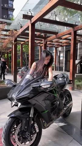 It's definitely not just me! Are those who can ride a bike afraid to ride on the back of someone else's bike #bikergirl #motorcycle #fypツ #foryou 