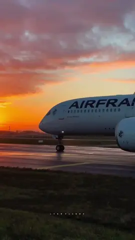 This song😍🎧 #4kquality #foryoupage #fypシ #aviation #planes #pilot #fyp #aviationtiktok #avgeek #foryou #viral #4kaviation #aviationlife #flying #edit #aviationlovers #4KAviationedit #4K 