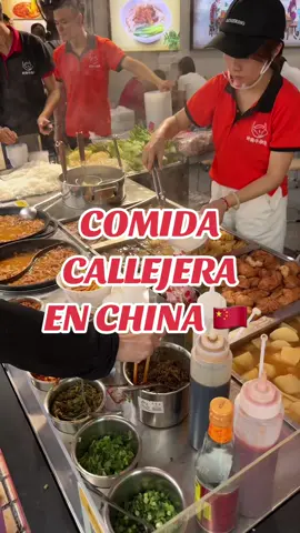 Probando comida callejera en el centro de Guangzhou - China. Probarías cualquiera de estas comdias? Te advierto que son picantes…