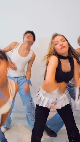 Juli es fanática de britney y quizo interpretarla 😱 tienen que verlo completo link en bio @ju herrera 