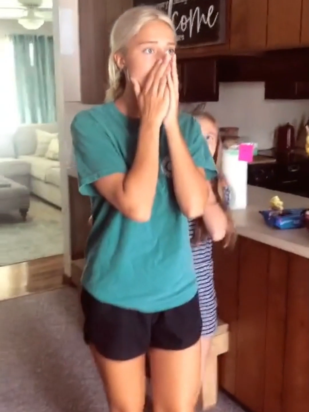Soldiers surprise their family ❤️ #viral #feelings #military #welcomehome