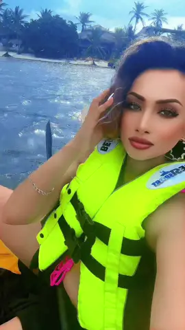 Kayaking on the Island 🚣‍♀️⛵️ #fyp #foryoupage #sonasoni #summervibes #kayaking #tiktokpakistan #tiktokbangladesh #tiktokindia #bdtiktokofficial #fypツ  @TiktokPakistanOfficial  @TikTok Bangladesh  @tiktokglobal 