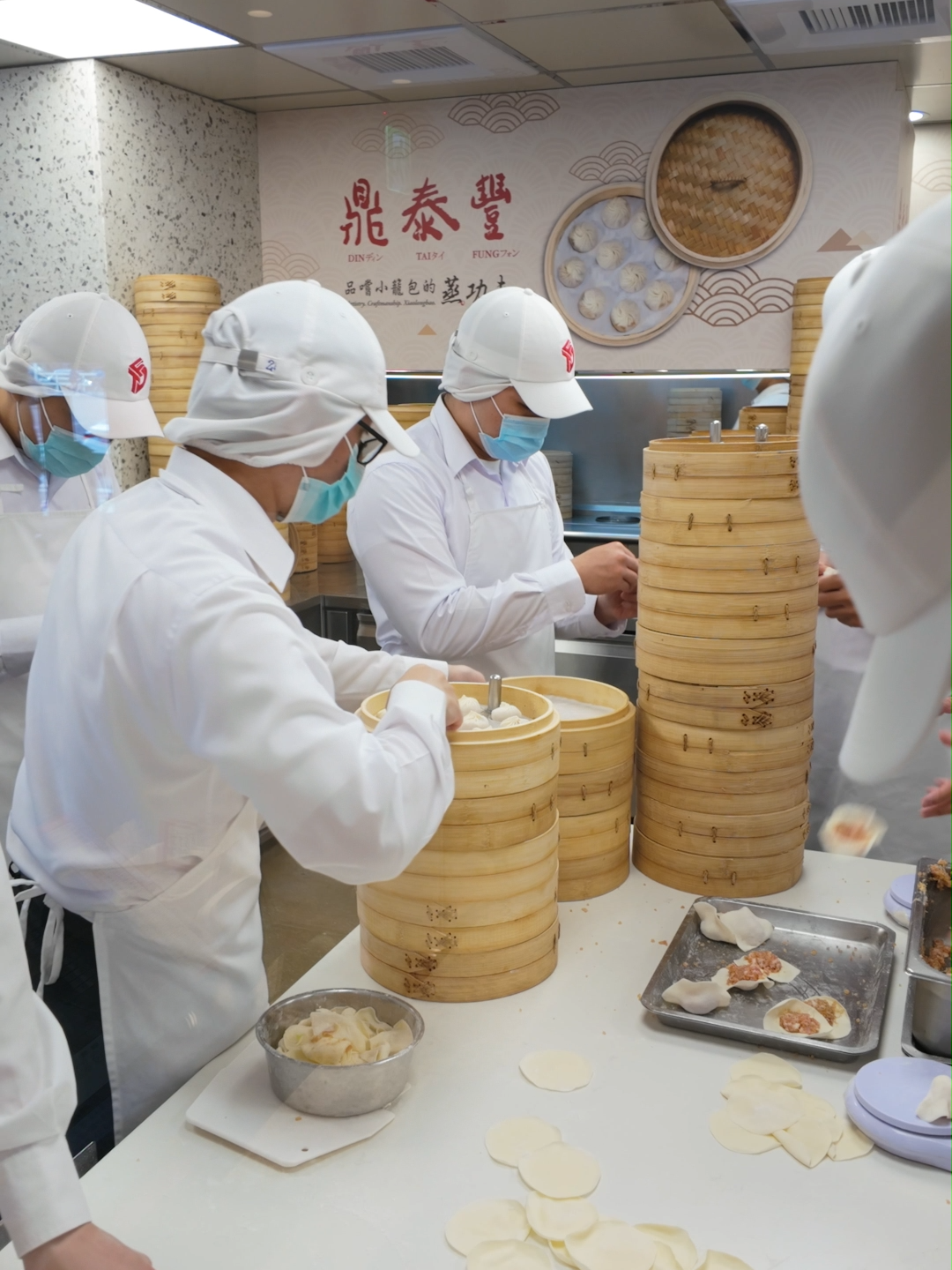 Famous Restaurant in Taipei, Din Tai Fung #food #foodie #foodtiktok #tiktokfood #tiktokfoodie #streetfood #foodvideo #foodshorts #foodmaking #taiwan #taiwanfood #taiwanstreetfood #dintaifung #dimsum #dumplings