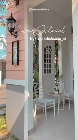 teras aku makin cantik pake wall decor cermin kolonial dari @gendis house 😍 designnya cantik dan unik, cocok banget ga si dengan fasad rumah aku 😍 cermin kolonial ini bisa kamu pajang di area foyer untuk mempermanis ruangan. dengan cara digantung atau diletakan dimeja konsol. yuk samaan 🤍 #cerminkolonial #cermingantung #hiasandinding #farmhouse #fasadrumah #dekorasirumah #kolonialmiror