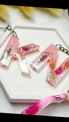 ganci inisial aesthetic ,gantungan huruf viral bisa custom nama gif #gantungankunci #ganci #ganciinisial #gantunganhuruf 