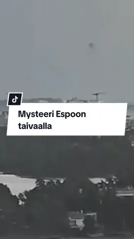 Youtubesta ja tv:stä tuttu Miska Haakana lähetti Ilta-Sanomille videon ilmassa leijuvasta möykystä, jonka hän bongasi kesken kesäjuhlien ystäviensä kanssa. Pilailuvideoistaan tunnettu mies pääsi itsekin hetkeksi osaksi todellista mysteeriä, kunnes Ilta-Sanomat ryhtyi selvittämään asiaa. Video: Miska Haakana Videoeditointi: Minni Karttunen Toimittaja: Minni Karttunen, Sini Vuorikivi #mysteeri #espoo #taivat #ufo #uutiset #iltasanomat