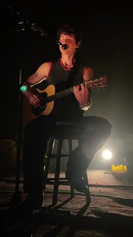 shawns speech before ”the mountain” + the moutain performance ; love this song!! #shawnmendes #shawn #friendsandfamily #themountain #woodstock #bearsvilletheater @ShawnAccess @Shawn Mendes 