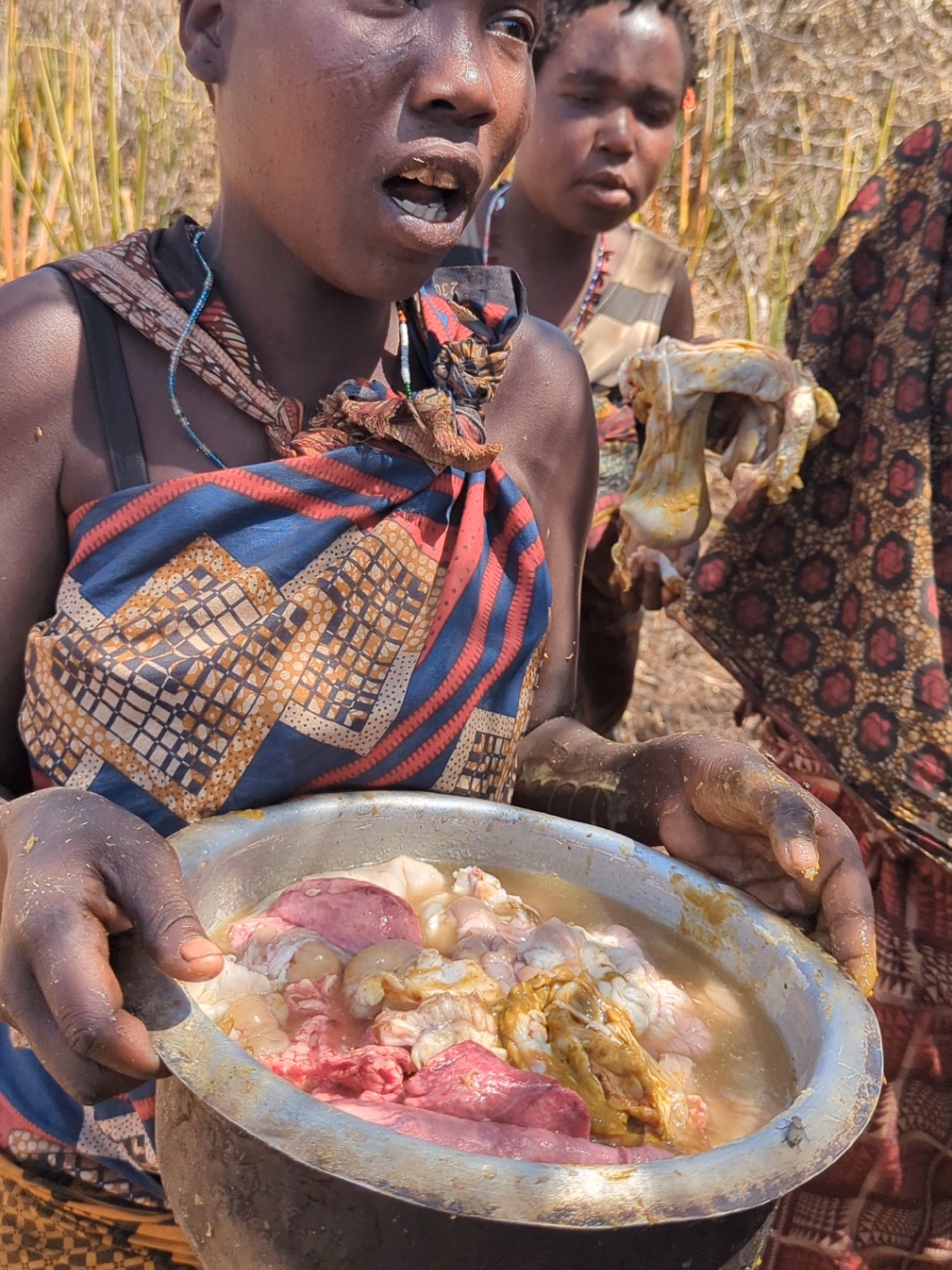 It's Lovely 🥰 food hadzabe tribe beautiful girls Cooking their Lunch Time 😋, it's amazing tradition lifestyle.