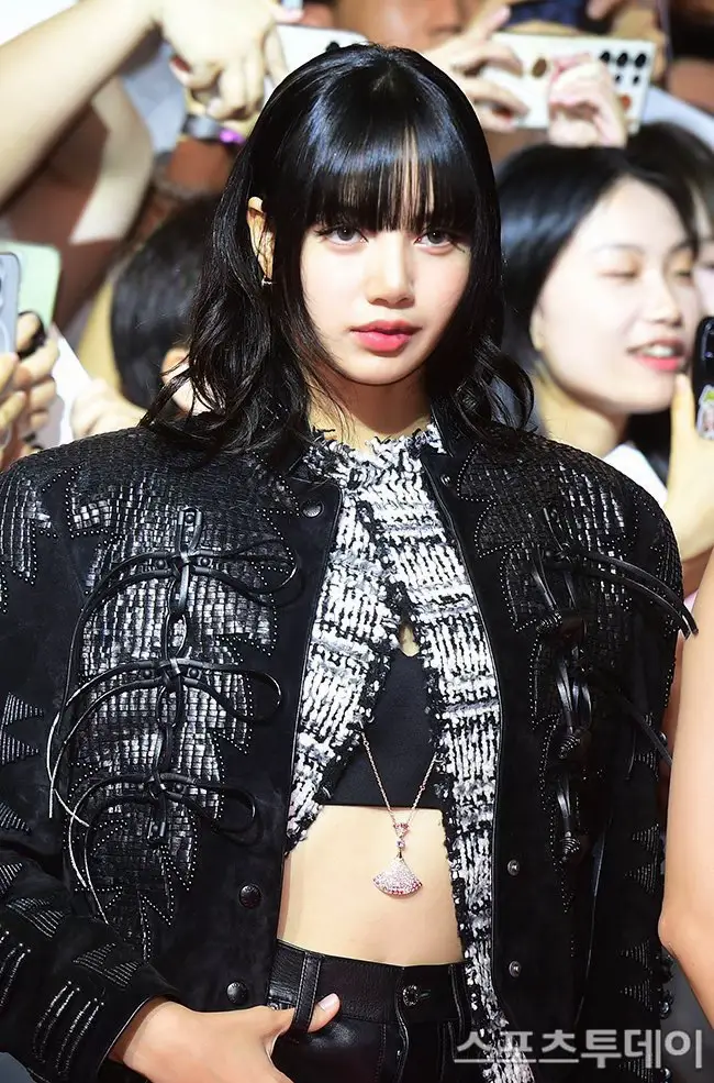 คุณ House Ambassador LV วันนี้สวยเท่มาก🫶 #lisa #lalisa #lalisamanoban @LISA 