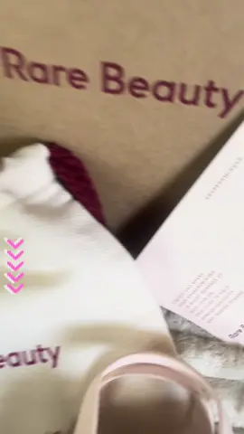 What a cute versatile keychain/ mini bag💗 @Rare Beauty @selenagomez  #rarebeauty #keychain #keychains #mini #puffertote #bagcharms #bag #fashion #beautiful #foryou #foryoupage #fypage #fypシ゚viral 