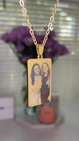Le regalarías a tu mejor amiga un collar personalizado con su foto favorita?🥹🫶🏼  . . Todas nuestras prendas son de acero inoxidable, podemos personalizar a tu gusto. Tú nos das tus ideas y nosotros la hacemos realidad ✨🤍 . . #grabadolaser #regalospersonalizados #regalosoriginales #regalomejoramiga #bestfriendsforever #mejoresamigas👭 #regalosparaellas #collarpersonalizado #joyeriapersonalizada #customnecklace #engravedgifts #engravedjewelry #customgifts #customjewelry 
