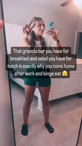 Struggle with binge eating after work?  You’re running around in the morning and don’t have time to eat so you grab your kids granola bar while running out the door and eat it on the way.  You packed a salad that just has a bunch of veggies and maybe some lunch meat but it usually doesn’t hold you over very long. & your only eating a salad because you think a salad will help you lose weight. 🙃 By the time you get home you’re so freaking hungry you find the first snack you can grab and it’s never healthy! Chips, cookies, ice cream. Maybe a little bit of all 3 while you try and figure out what’s for dinner.  By the time dinner is ready you already ate 2,000 calories in snacks alone ,plus dinner, bf and lunch. This is why you can’t lose weight.  Trying to starve yourself all day to lose weight but come night time you can’t control yourself. This is what you need to do instead.  Start eating more frequently and eating MORE!  Bf- aim for 30g of protein. My fav is an egg sandwich with a sausage patty!  Snack- 30g of protein. My fav is a yogurt bowl with fruit and choc chips!  Lunch- again something high in protein that has 30g again! It can be a salad if you want just have enough protein in it!  Snack again!- high protein ( you get the gist!) 30g Dinner - high protein- 30g What this is going to do is keep you full so you don’t come home and binge eat. Protein helps curve your cravings as well! You will no longer binge eat (over eat in calories) and you will start dropping that weight!  Give it a try and let me know how it does! 💪🏻 #weightloss #weightlossforbusymoms #howtolosebellyfat #howtoloseweight #athomeworkouts 
