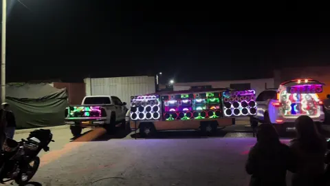 Jueves de piques… y car audio 😎🔈 #caraudio #juevespiques #autos #sonido #7power #spectral #powerus #trujillo #peru #toyota #cajasacusticas #motos #carros 