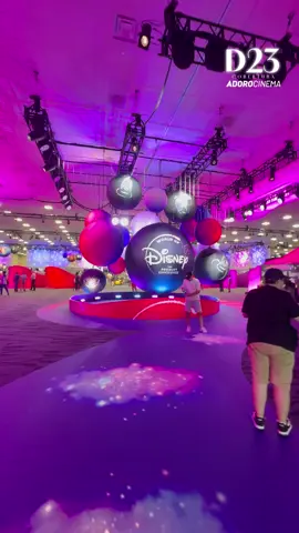😍✨ Estamos na Califórnia, a convite da #Disney, para mais uma edição da #D23! O evento começa hoje com muuuuitas novidades, e a gente te mostra em primeira mão tudo que tá rolando por lá! Acompanhe a cobertura completa da #D23 através das nossas redes sociais! #AdoroCinema @disneyplusbr