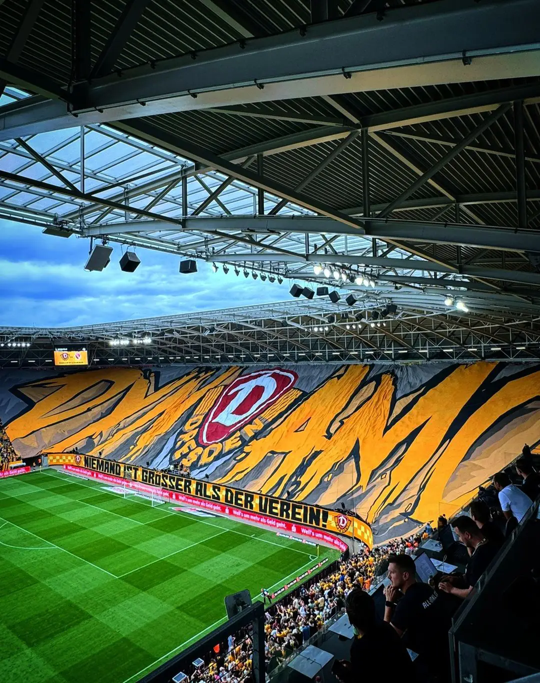 #dynamodresden #dynamodresdenultras #energiecottbus #Germany #3liga #pyro #choreo #tifo #ultras #ultrasworld #football #footballfans #fans #futebol #soccergame #Soccer #kibice #viralreels 