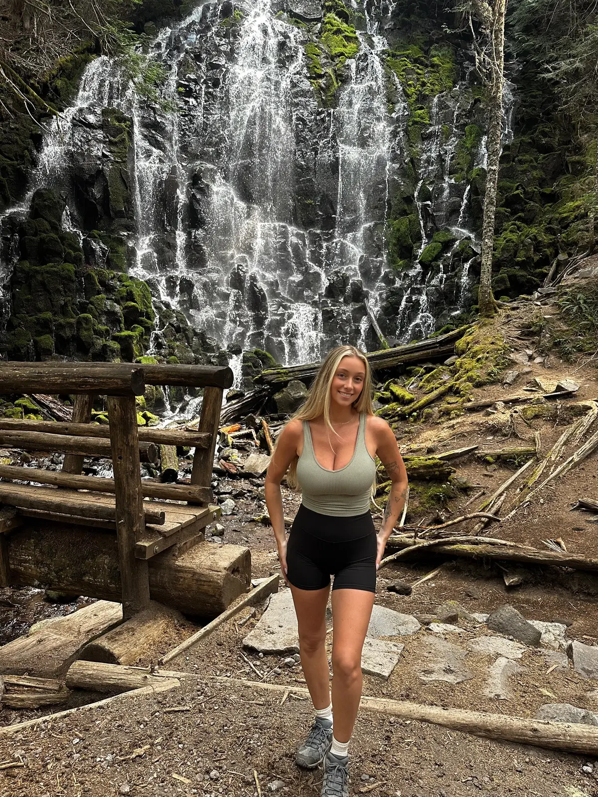 i have a hiking addiction #Hiking #oregon #pdx #portlandoregon #mthood #mounthood #waterfalls 