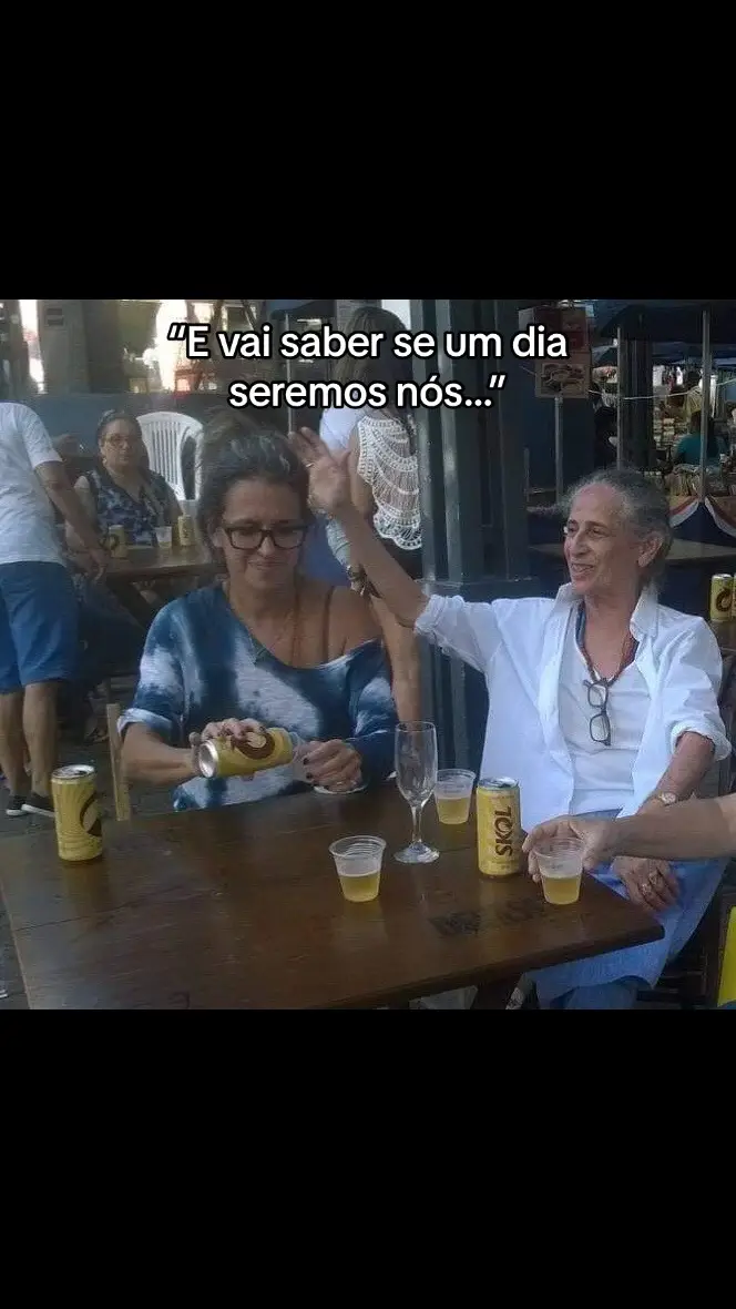 A meta. Maria Bethãnia e sua esposa tomando uma cervejinha em um bar. #fy #fyp #viral #mpb #mpbrasil #amor #fyp #trend 