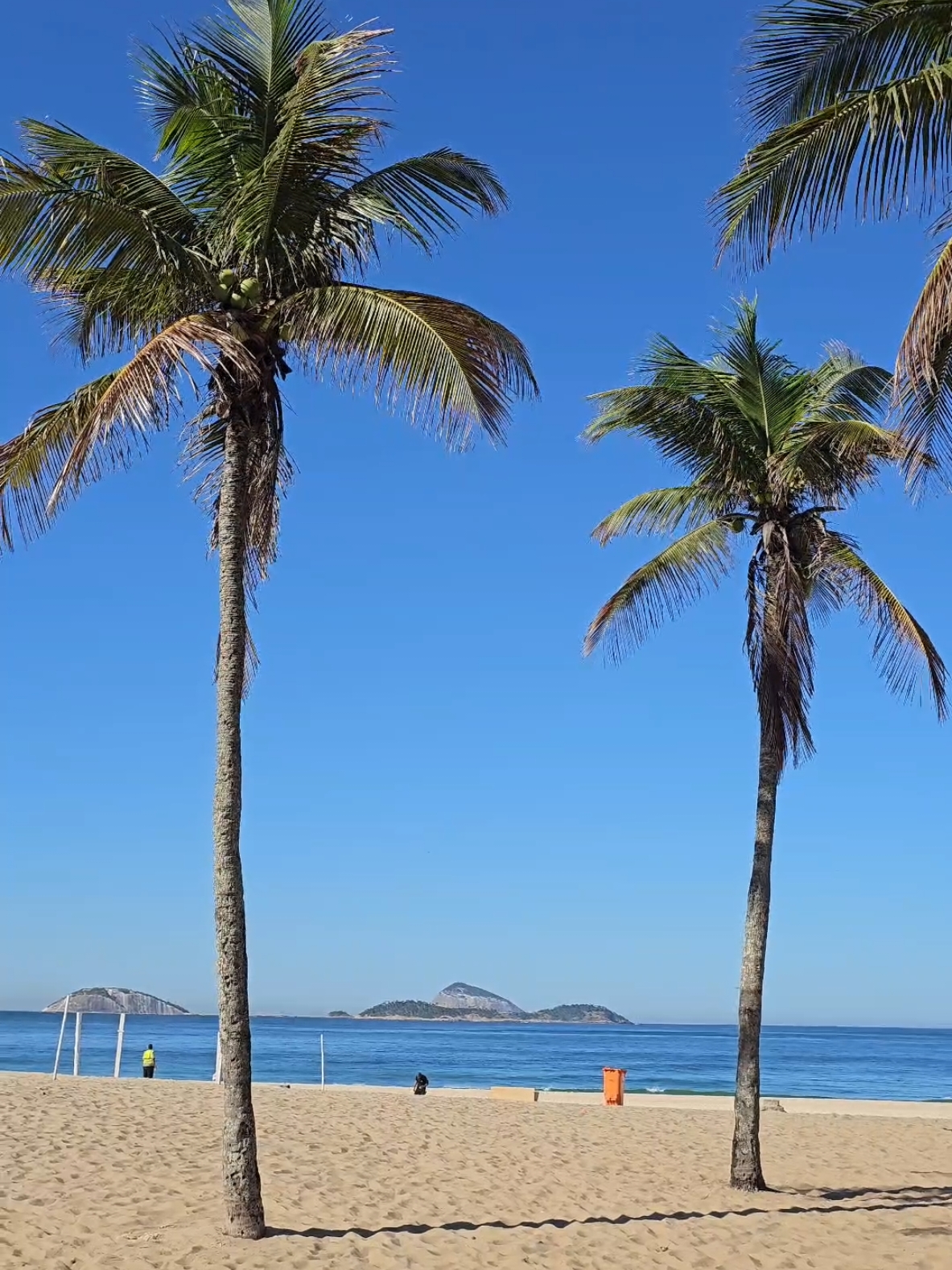 Praia de Ipanema #fy #fyp #fypviral #fypage #foryou #foryoupage #nostalgia #musica #musicaboa #anos70 #anos80 #anos90 #riodejaneiro #rj #rio #errejota #carioca #cidademaravilhosa #praiadeipanema #ipanema #brasil #ineedyou #welcomeback #bemvinda #muitoobrigado 