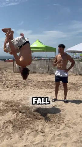 DO MORE BACKFLIPS, WIN $100💪🏽😳 #challenge #pullup #money #mrbeast #gym #winmoney #viral #trend #lift #win #fitnesschallenge #girl #gymcrush #rizz #gymbro #pushup #adamthedunker #backflip #flip 