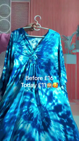 So comfy and cool, and it’s on sale now!!🥰🙈😍💕#abaya #allover #vneck #batwing #modestfashion #kaftandress #longdress #dailywear #split #spotlight #tiktokmademebuyit #summergames #foryou 