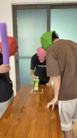 Invite your friends to watch the super cool water bottle throwing challenge and the reaction challenge #fungame #funnytiktok #funnyvideos #foryou #guanbue68 