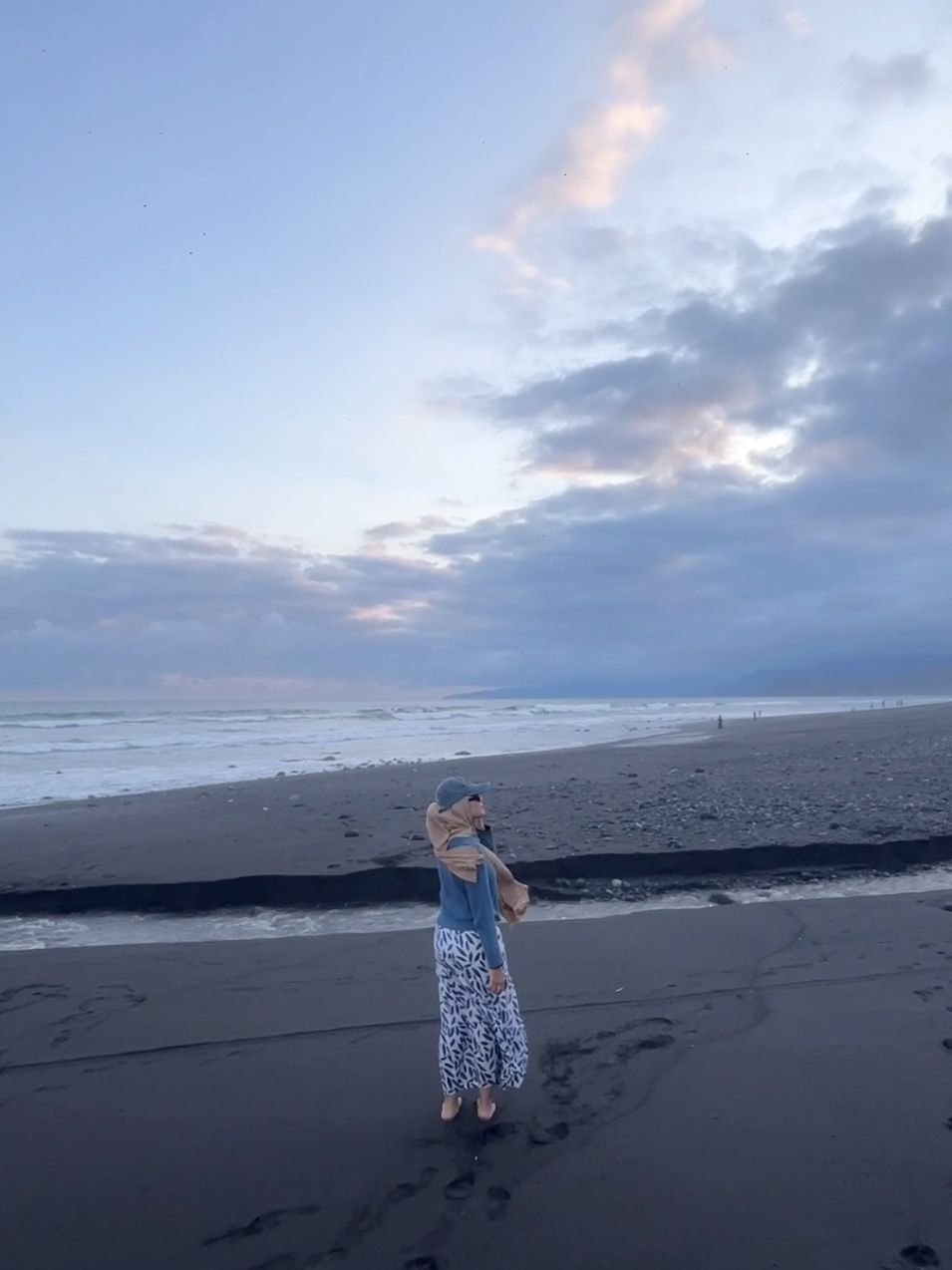 tidak selalu mudah, tapi itulah hidup, jadilah kuat karena ada hari-hari yang lebih baik di depan #xybca #pantai #bungaabadi 