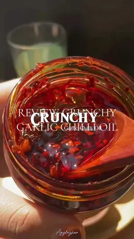 Replying to @NeaAen🌸 Tak menyesal ye beli Crunchy Garlic Chilli Oil ni dari @Dapur Cik Anggun sumpah sedap tak tipu 🤤😭 Rasa mcm nk repeat 10 botol tau #crunchygarlicchilioil #garlicoil #garlicchilioil #crunchychillioil 