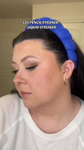 if you struggle with getting a crisp liner try a gel liner instead, its alot more forgiving 👆🏻👆🏻 #Eyeliner #wingedeyeliner #geleyeliner #liquideyeliner #makeup #makeuptips #maybelline #makeupartist 