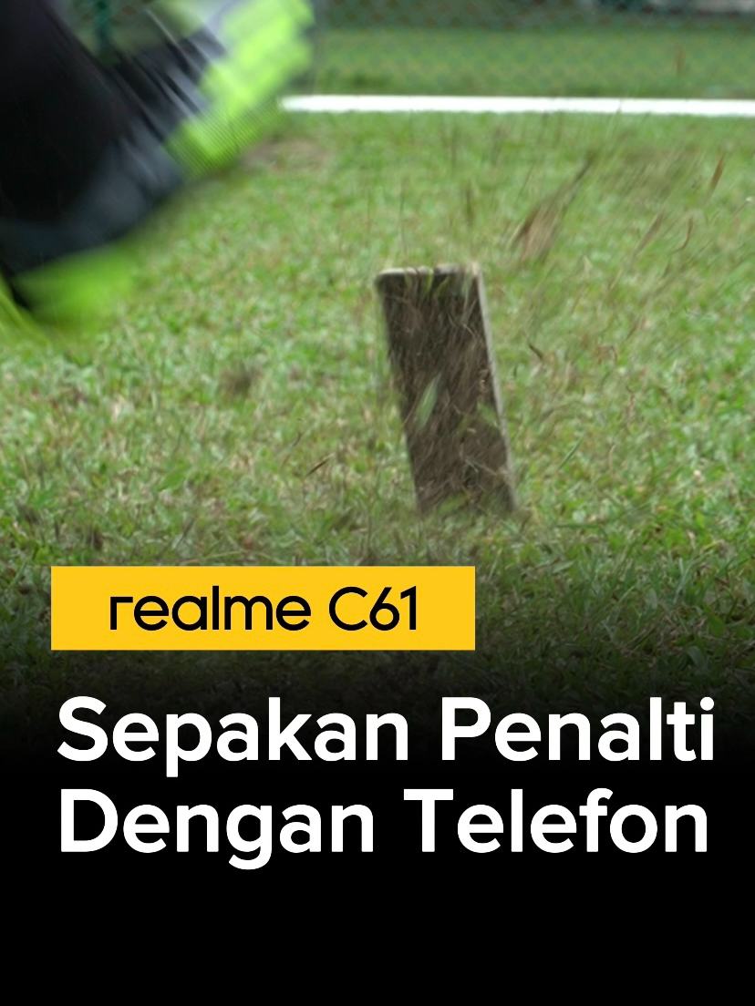 Korang rasa boleh jaringkan gol penalti dengan realme C61? 😏 Korang mungkin berpeluh, tapi phone tu takkan pecah. ⚽📱 🛒realme C61 (18+128GB) price at RM499 #realme #realmeC61 #HardtoBreak