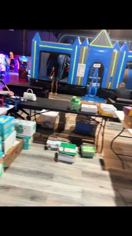 Today went perfect. Had to restock on supplies and book bags 3 times.. im so happy today was sucessful and thankful for eveeybody who came to help. Im also thankful for everyone that came 🫶🏼 Chozen’s first back to school giveaway was amazing and great! 