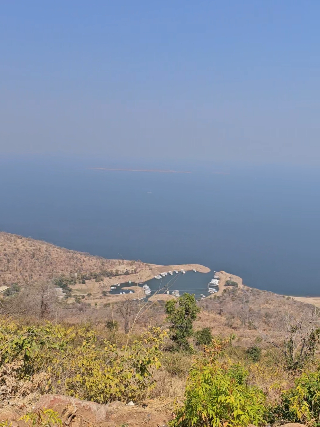 Can you belief this is Africa, can you belief this is Zimbabwe. One of the most beautiful view points. #lakekariba #Zimbabwe #trans_africa_tours #tasda #conquerorcampers #Bushtechcanopies #ironman4x4africa #leatherandcanvas #onca #bakkie2beast #maxxistyres #skinsoothe #m_tech_communications #4x4_assist #manuprum #transafricatours #tasafaris #overlanding #offthebeatentrack #bushlife #blessed  #wanderlust #travel #africa  #ubuntoe #maxxis  #diekiaatbraaiplank1 #BushtechLife #tours #blessedlife 