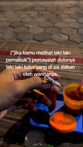 jangan kamu pandang mereka orang jahat yang tidak tau aturan,mereka juga orang baik dan tulus tapi kebahagiaan itu dihancurkan oleh seorang wanita.dan dia memilih mabuk mabukan untuk mengobati rasa lukanya. #fyp #masukberanda 