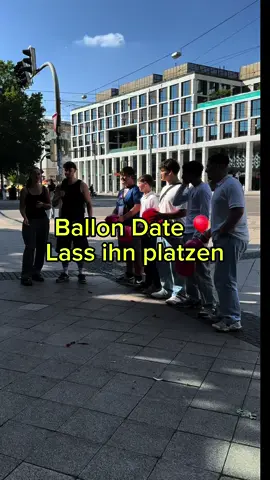 Ballon Date 🎈 Wer bleibt bis zum Ende? 😂 #straßenumfrage #ballon 