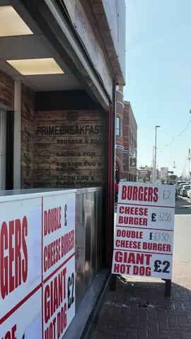 Burgers Now £2 each on Blackpool Promenade  #fastfood  #burgers ##blackpool #hotdogs #placestoeat #eating #fastfood #food #cheeseburger #gianthotdogs #foodgloriousfod #Foodie @HAPPYDAYZ BLACKPOOL 