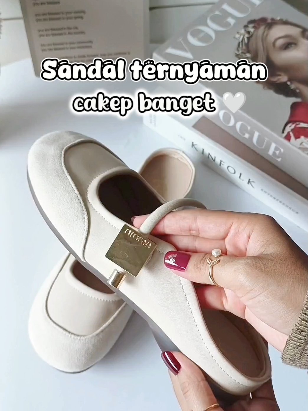 secakep ini 🤍 wajib punya!  #sandalwanita #sepatuwanita #sandalslop #sepatuslop #racuntiktok #videoviralitiktok #fypシ゚viral #TikTokFashion 