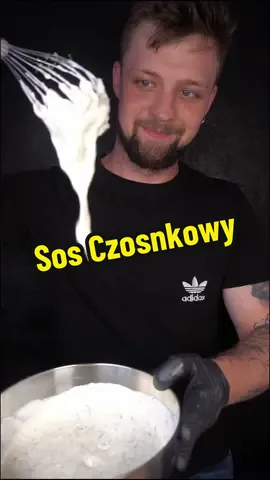 Chyba jeden z najbardziej wyproszonych filmików od momentu w którym zacząłem nagrywać 😁 Zatem czekam na Waszą wersję sosu czosnkowego!! #sosczosnkowy #sos #czosnek #jedzenie #pyszne #mniam