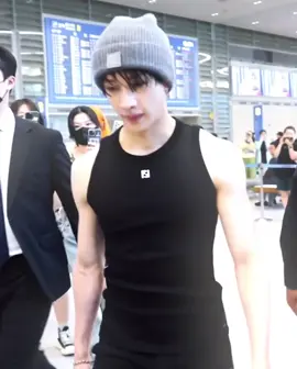 No watermark bc im working on a new one/// SLEEVLESS CHAN OMGOMGO #kpop #viral #xybca #fyp #straykids #skzstay #stay #skz #bangchan #bangchanedit #christopherbang #3racha #fendi 