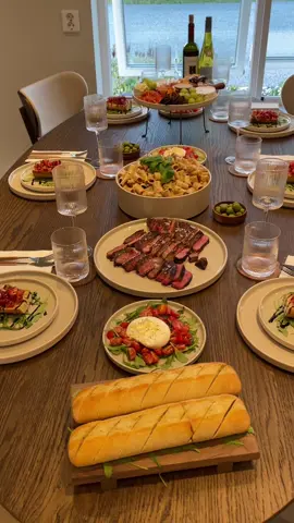 Set up an italian dinner with me🍴🇮🇹  • • #food #foodtiktok #fyp #cheeseboard #NightIn #dinner #italian #italianfood #pasta #meat #satisfying #interior #Home #love4foood #plating #friends #foryou 