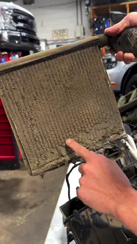 Clogged Evaporator Core in 2011-2016 Ford Super Duty Trucks #ford #superduty #f250 #f350 #mechanic #fordtech #flyingwrenches 