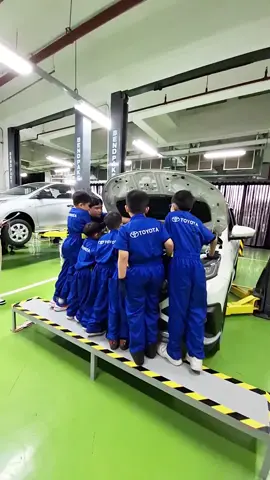Vroom vroom says our newest Master Techs! We truly had a blast during our adventure at the @toyotaalabang Kids Tech Workshop.  Till next time that we we wear these overalls! 🔧🚘💥  #ToyotaAlabangKidsTech