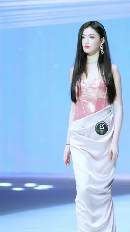 #girl #beautiful #prettygirl #fashion #walk #fyp #foryou #design #model #catwalk #trending 