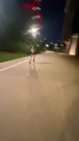 chop chop 💥⚡(one foot stop somehow)  #fyp #trending #skatersoftiktok #ldnskatescene #rollerskates #skating #relatable #fypシ゚ #foryou 