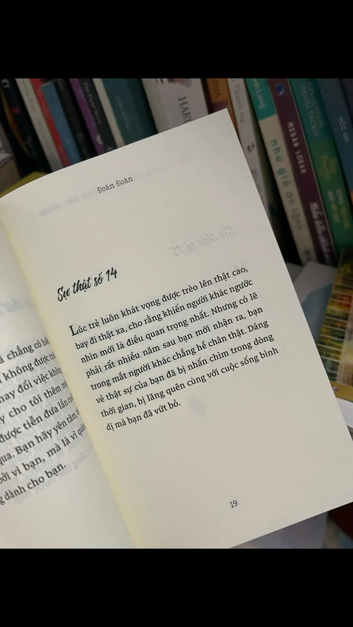 “Vì một bản thân tốt đẹp hơn trong tương lai Chúng ta thay đổi chính mình ở hiện tại Rồi hoài niệm “ ta “ ở quá khứ.” #xuhuong #sách #freeday #trichdan 