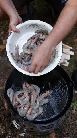 Last weeks of summer are inviting everyone to enjoy the outdoors. 🏕️ There is no better way to do that, than a dinner for two in the middle of Lithuanian forest. 🌲 To make this incredible sandwich visit MAXIMA, where you will Anekdotas, o ne kaina offer for chilled uncooked shrimps. 🍤 More ANEKDOTAS, O NE KAINA offers awaits you in the nearest MAXIMA. ✔️ . . Credit: @wildchef_kitchen .  @Petromax  #MaximaLt #krevetes  #Welldone #Shrimps  #sandwich